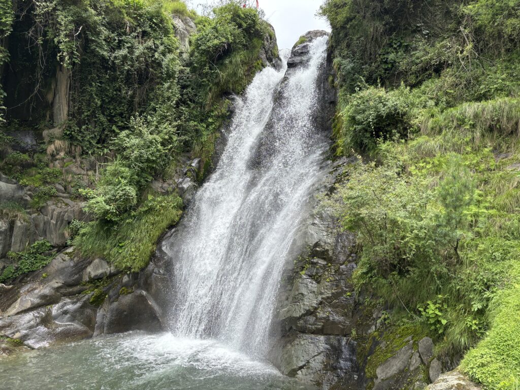 Lapas Waterfall, Barot Valley